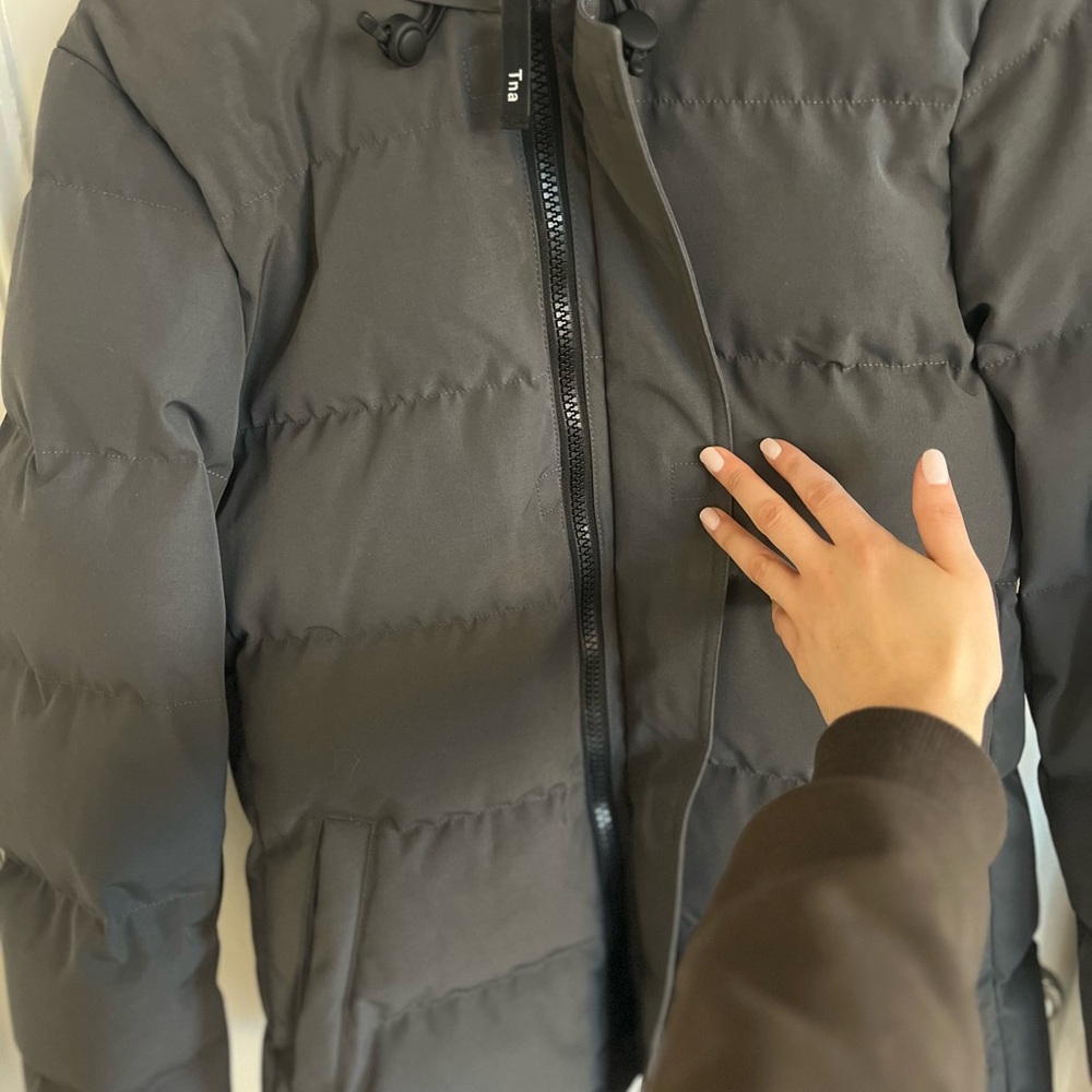 Aritzia Grey TNA Puffer. - Picture 4 of 9